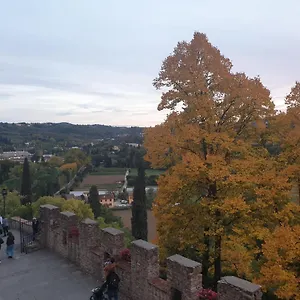 Elegante E Spazioso Bilocale In Zona Certosa Florencia