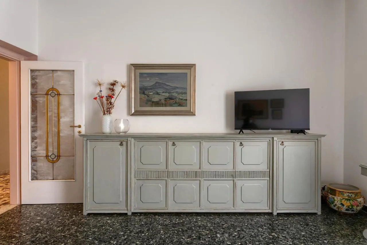 Casa Marcella ... Nature Or Culture? Florence Italy